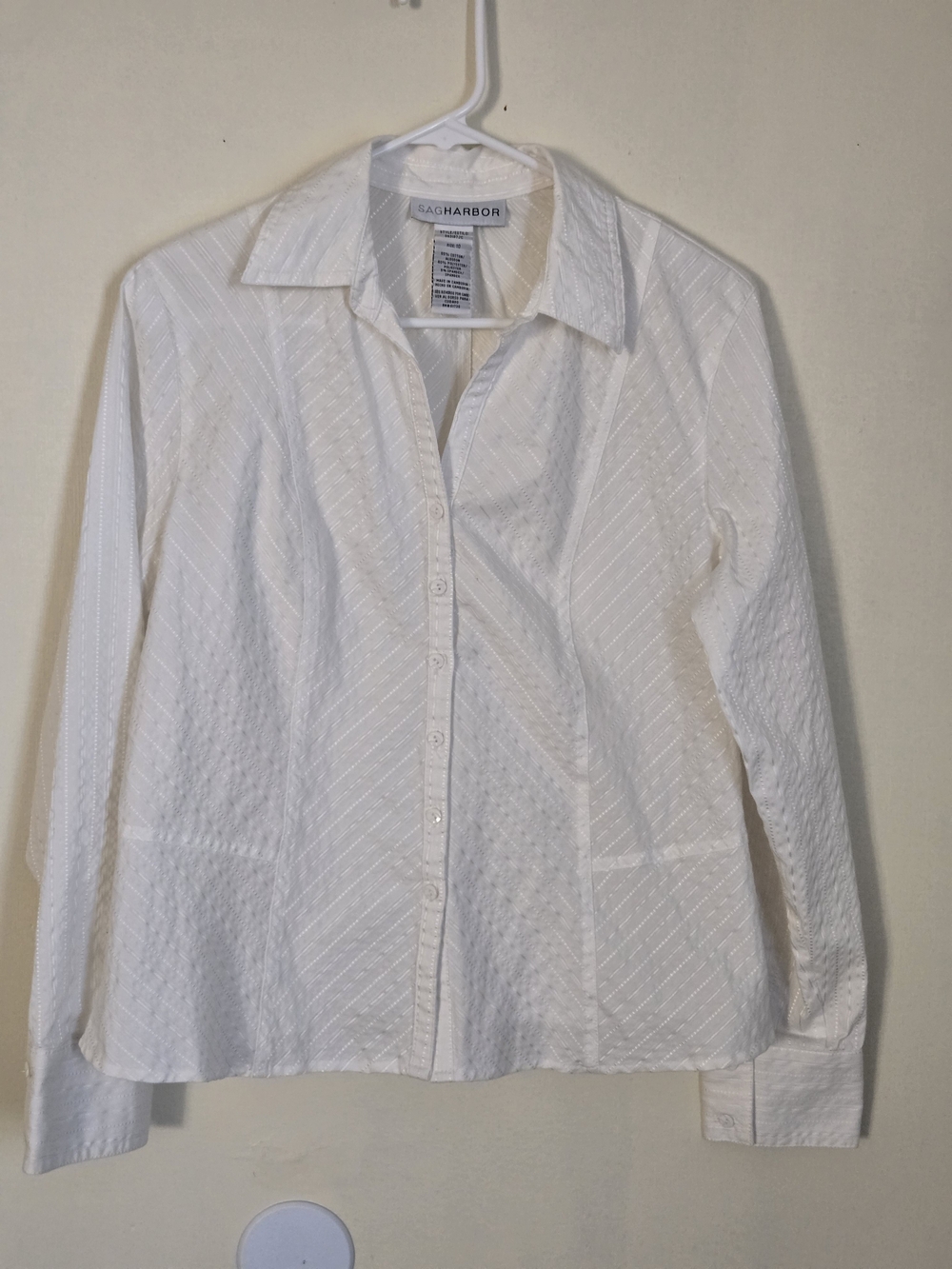 Sag Harbor Women's White Long-Sleeve Button-Up Shirt Size 10